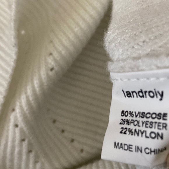 Landroiy white v neck soft sweater - Picture 13 of 15